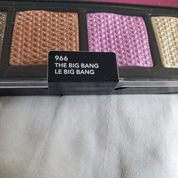 Revlon Eyeshadow Palette, Prismatic Eye Makeup, Ultra Creamy Pigmented - Picture 2 of 4